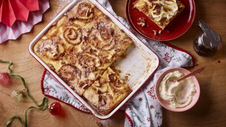 Cinnamon roll pancake traybake