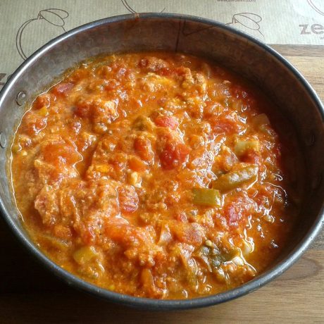 Menemen – Turkish Eggs with Tomatoes and Peppers