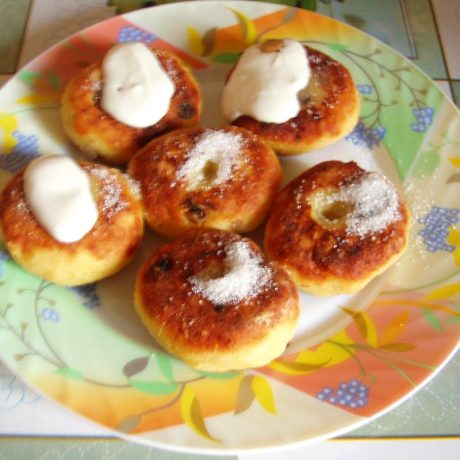 Syrniki – Ukrainian Cottage Cheese Pancakes